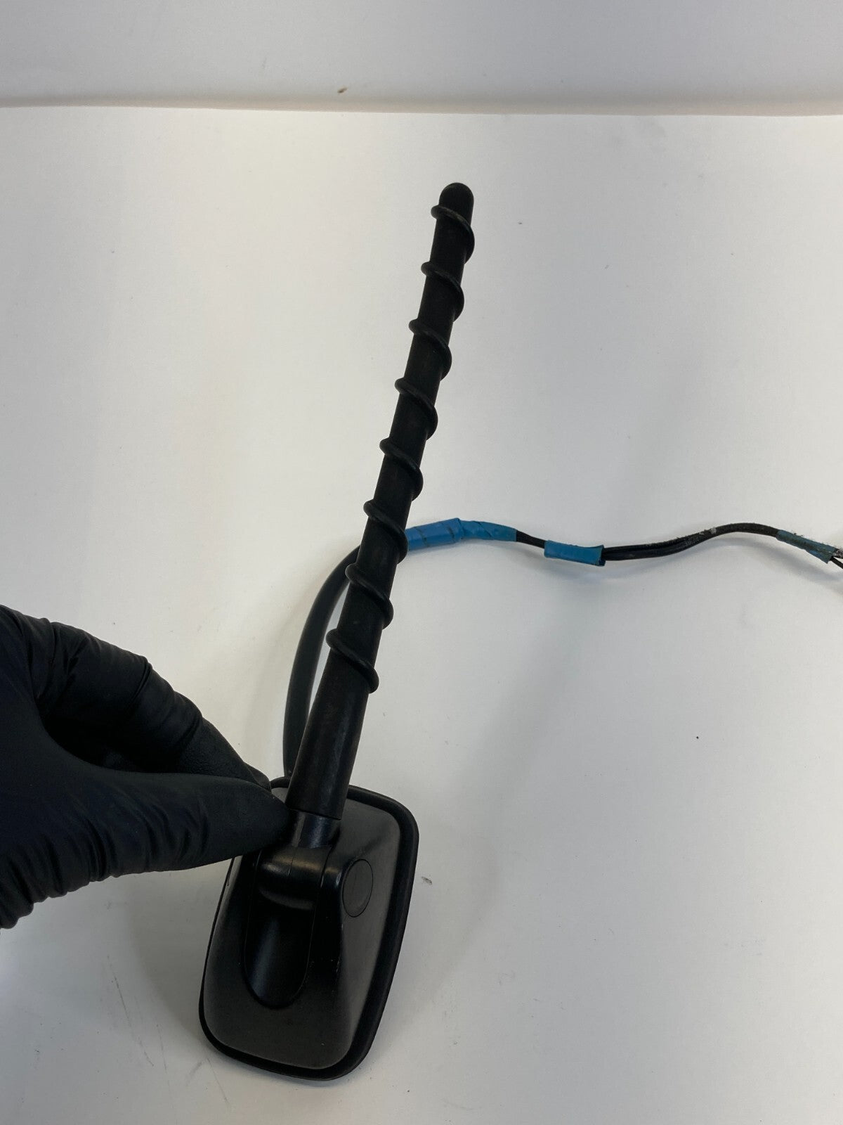 2003-2008 Infiniti FX35 Roof Mounted AM FM Radio Signal Antenna OEM