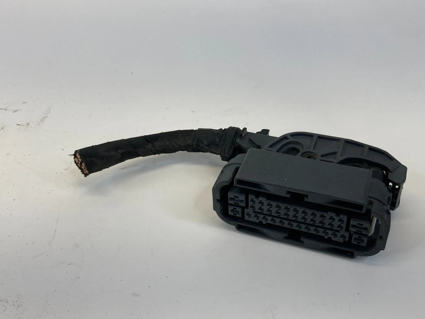 2014-2016 Kia Soul 1.6L L4 A/T ABS Anti Lock Brake Pump Plug Connector OEM