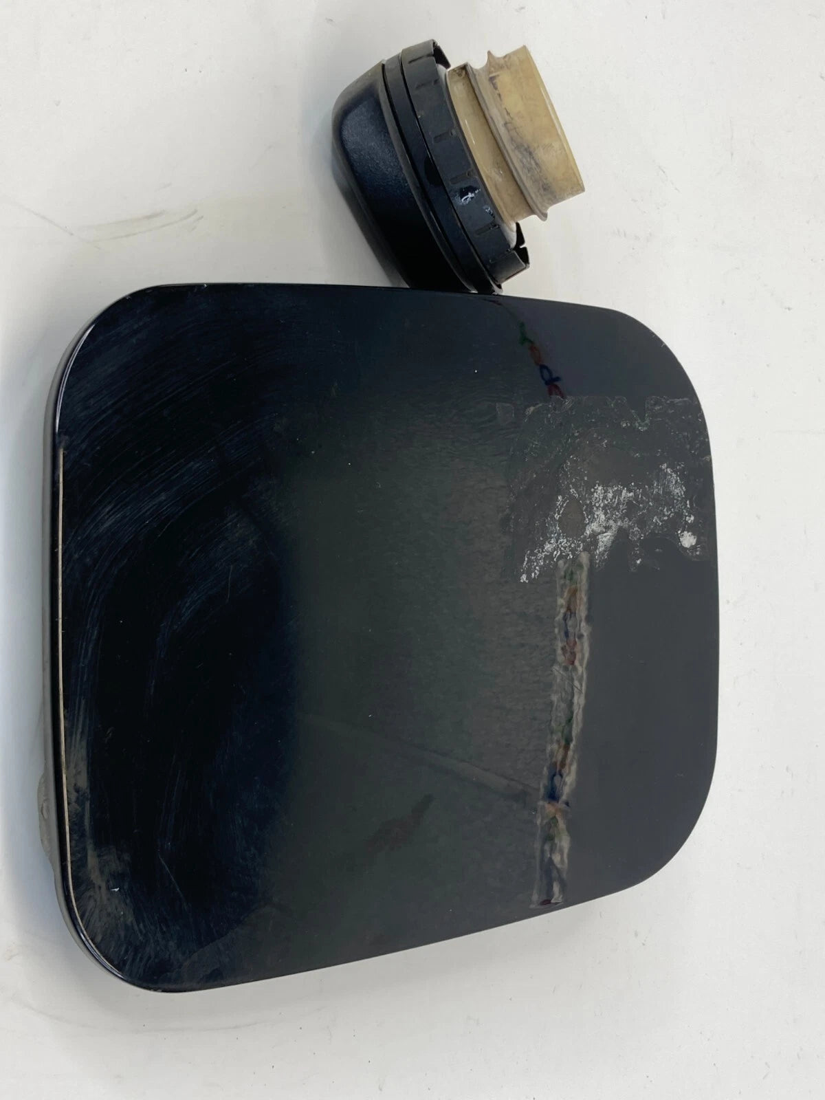 2007-2011 TOYOTA CAMRY FUEL FILLER DOOR GAS TANK LID FLAP COVER WITH GAS CAP OEM