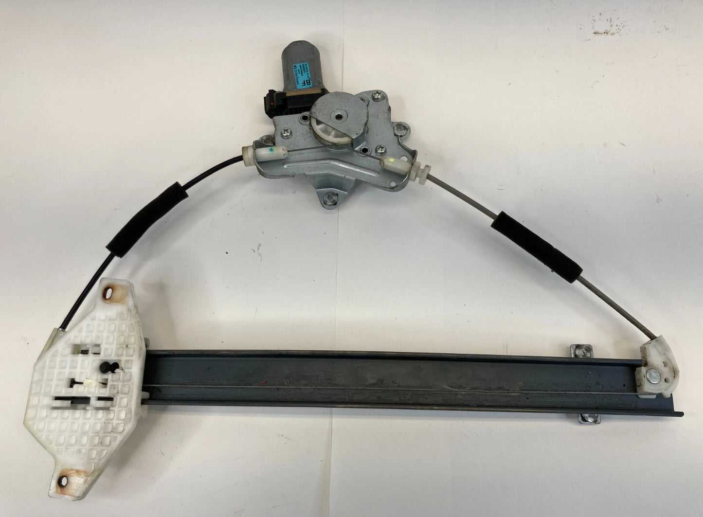 2008-2010 SATURN VUE FRONT RIGHT DOOR POWER WINDOW REGULATOR W/ MOTOR