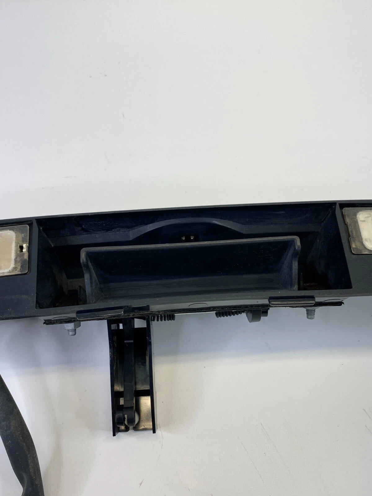 08-10 CHRYSLER TOWN & COUNTRY REAR LIFTGATE HANDLE MOLDING W/ CAMERA 05109538AC