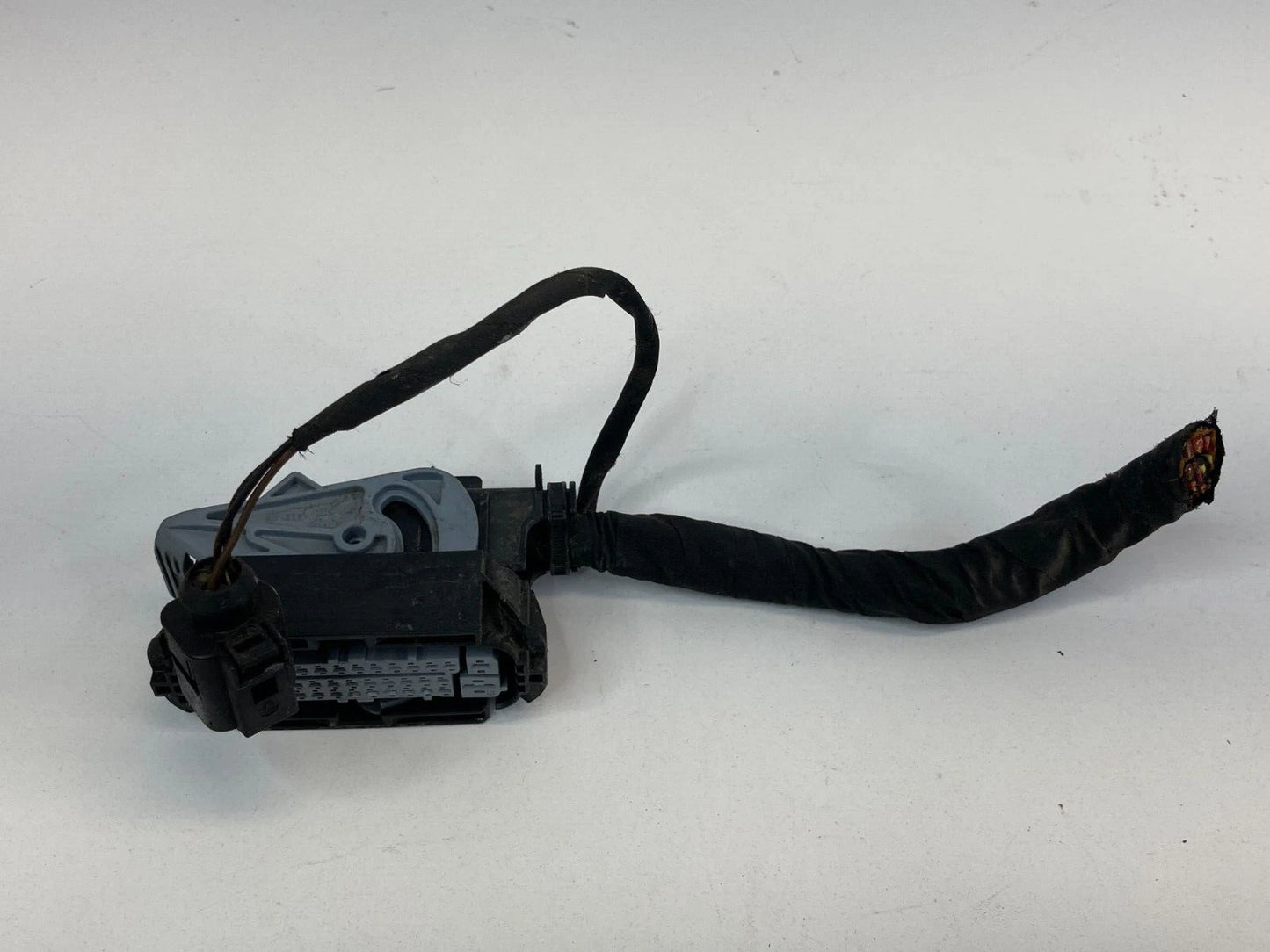 2010 2011 VW Tiguan ABS Pump Anti Lock Brake Harness Plug Connector 15432311