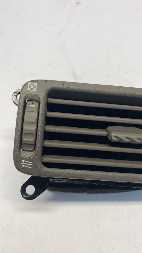 95-00 LEXUS LS400 FRONT RIGHT PASSENGER SIDE DASH OUTER A/C AIR VENT 55670-50030
