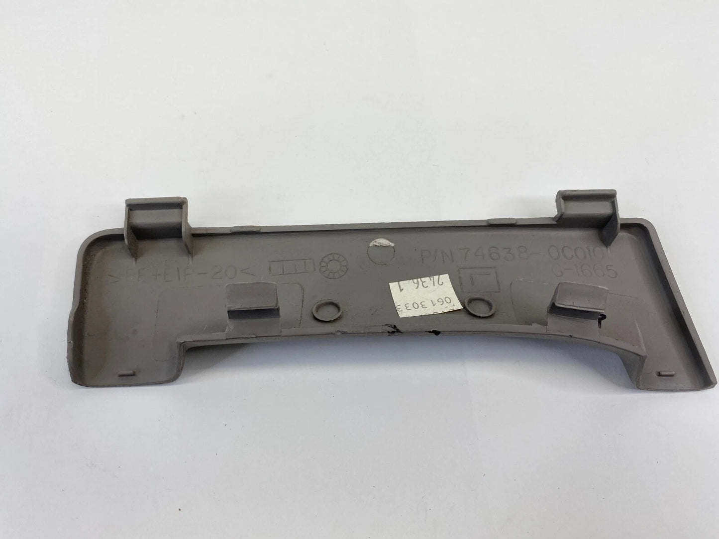 2001-2006 TOYOTA SEQUOIA REAR LEFT B-PILLAR GRAB HANDLE TRIM COVER 74638-0C010