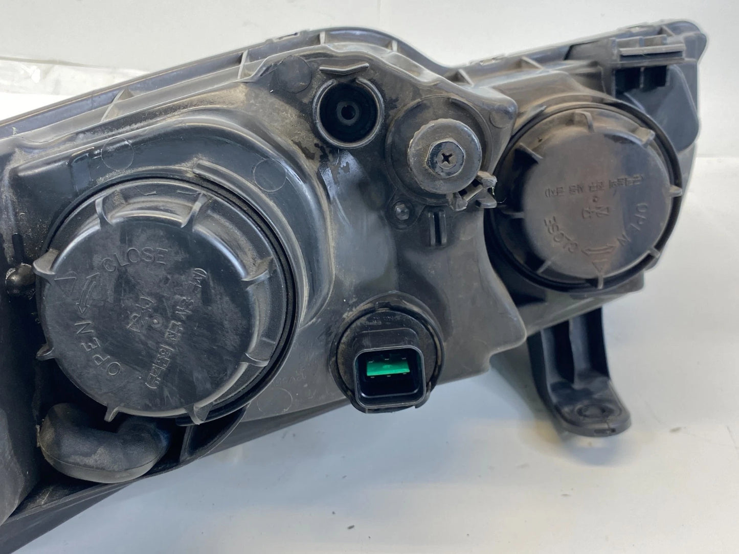 2010-2013 KIA FORTE SEDAN RIGHT PASSENGER SIDE HEADLIGHT LAMP OEM 92102-1MXXX
