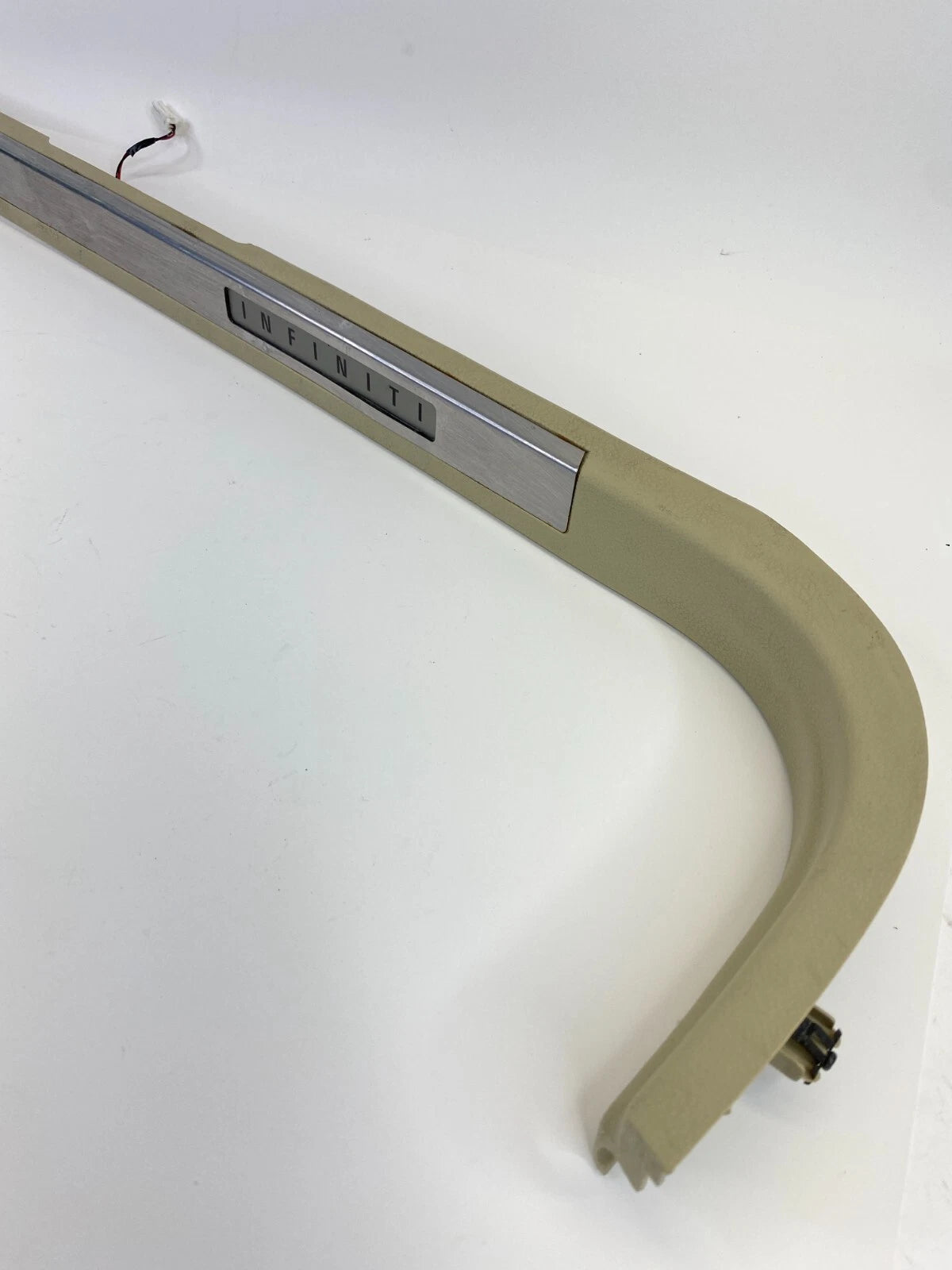 06 07 INFINITI M35 FRONT RIGHT SIDE DOOR SILL KICKING SCUFF PLATE 769B4-EH100