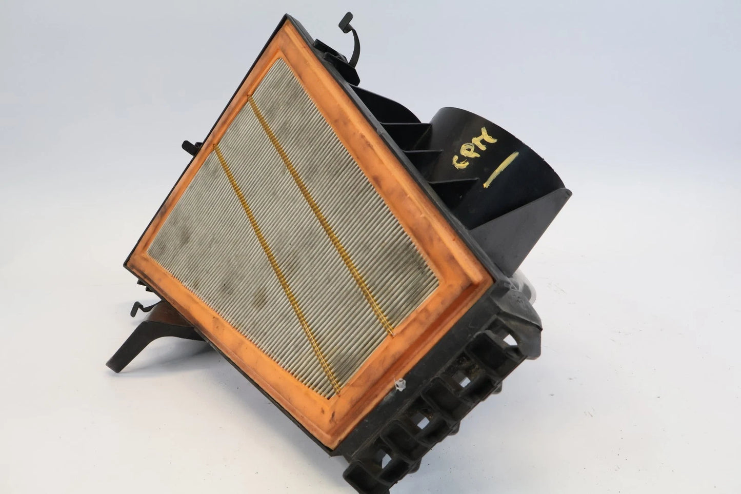 2012-2016 BMW 528I 2.0L L4 AIR CLEANER INTAKE FILTER HOUSING BOX 13717612014 OEM
