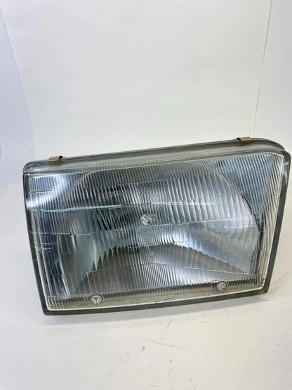 96-98 TOYOTA 4RUNNER FRONT RIGHT PASSENGER SIDE HEADLIGHT HEAD LAMP 99226-80009
