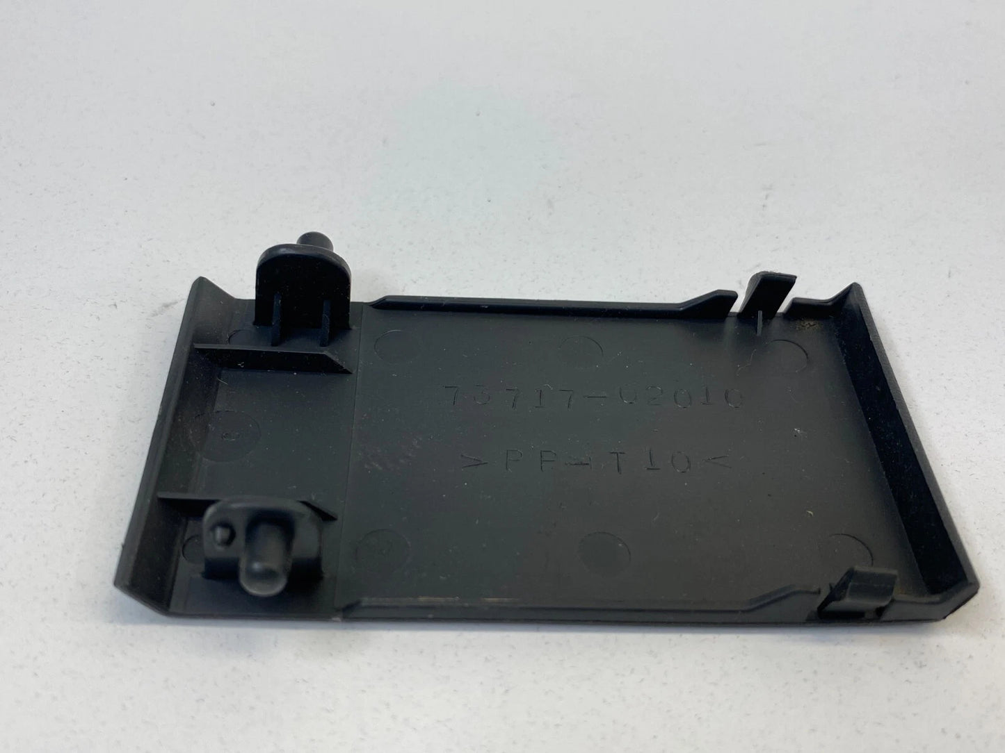 03 04 05 06 07 08 TOYOTA COROLLA REAR CHILD ANCHOR SEAT TRIM COVER 73717-02010
