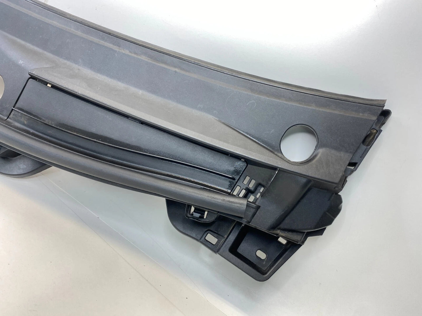 2010-2015 TOYOTA PRIUS FRONT WINDSHIELD WIPER COWL GRILLE PANEL 55781-47110 OEM