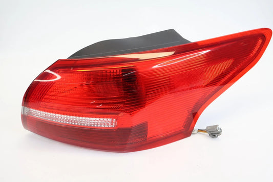 15-18 FORD FOCUS SEDAN REAR RIGHT OUTER TAILLIGHT TAIL LAMP UNIT F1EB13404F OEM