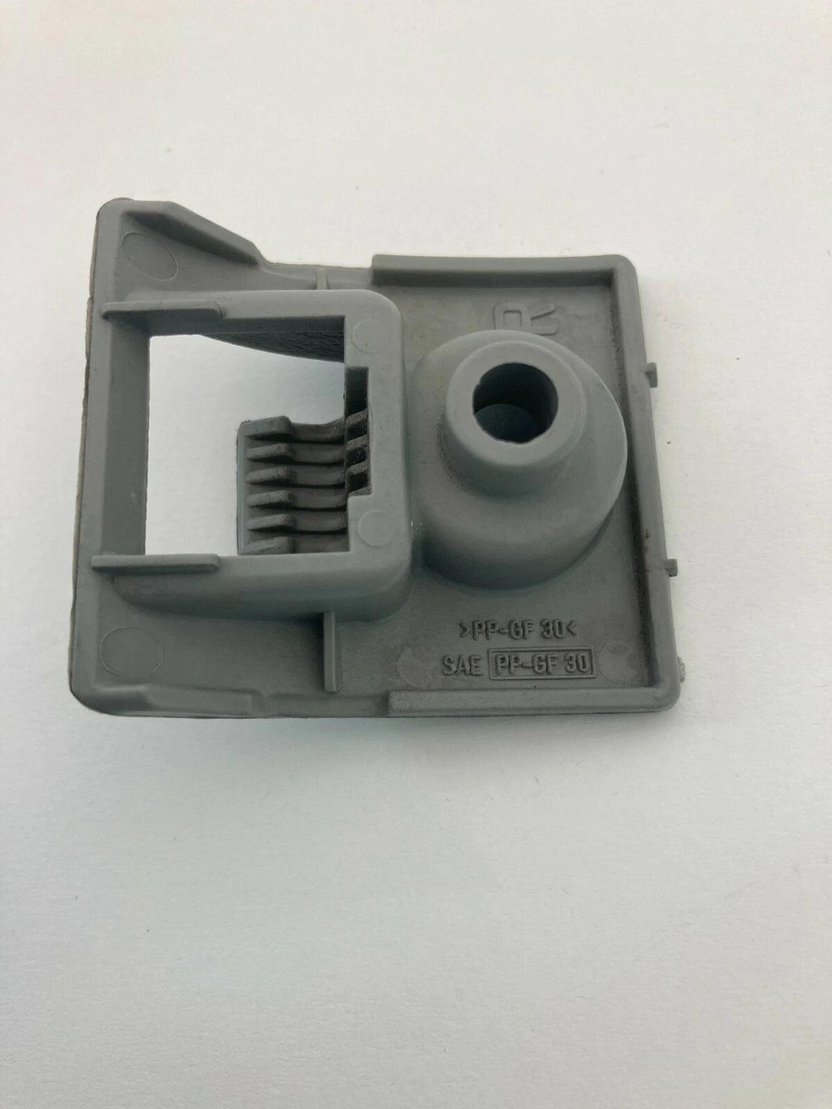2004 04 SUZUKI VITARA REAR TRUNK ROOF RIGHT PASSENGER HOOK HANGER OEM
