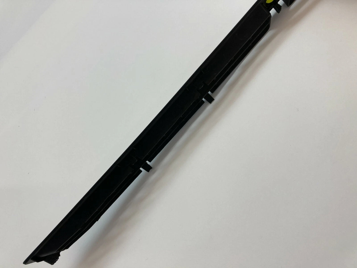 2006 VOLKSWAGEN PASSAT CENTER DASH DEFROSTER AIR VENT GRILL BEZEL TRIM P0108663