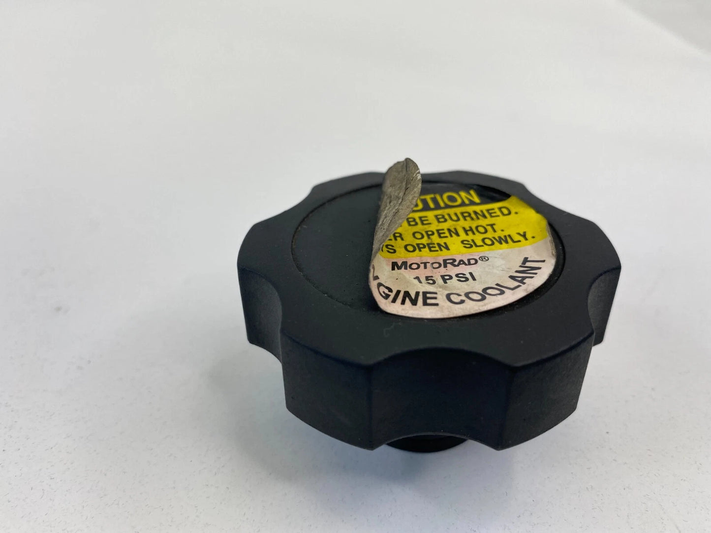 2006-2009 PONTIAC TORRENT ENGINE RADIATOR COOLANT FLUID RECOVERY CAP COVER