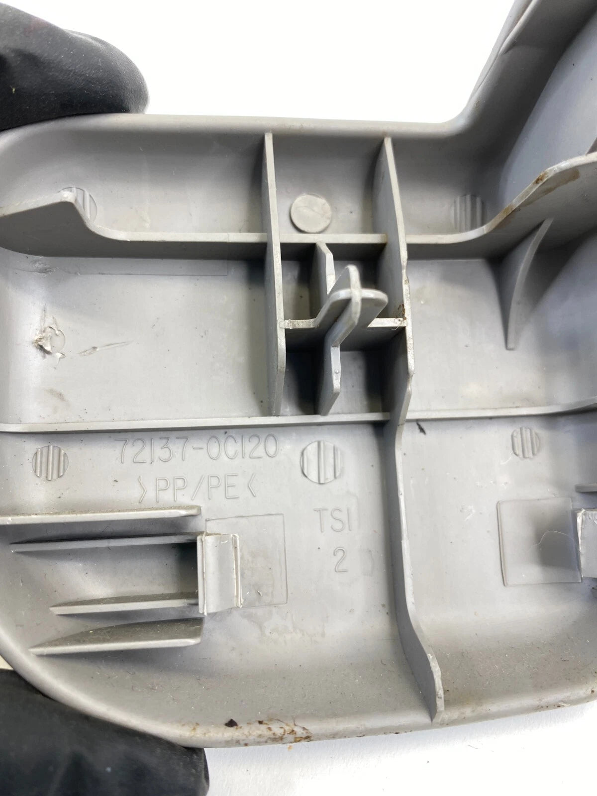 01 02 03 04 TOYOTA SEQUOIA FRONT TRACK END COVER TRIM PANEL 72137-0C120 OEM