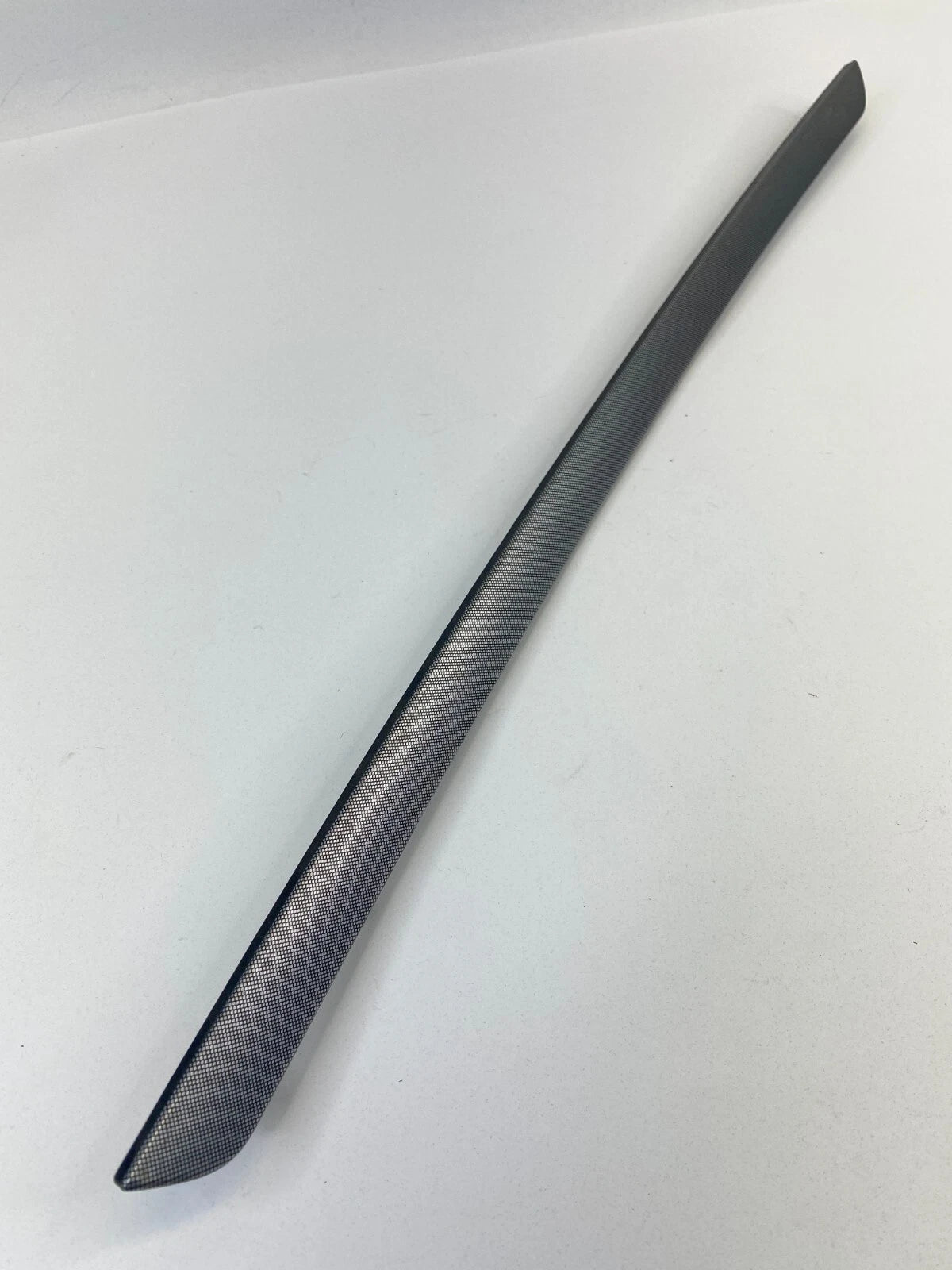 2005-2009 VOLKSWAGEN JETTA REAR RIGHT BACK SIDE DOOR TRIM MOLDING 1K4-867-450