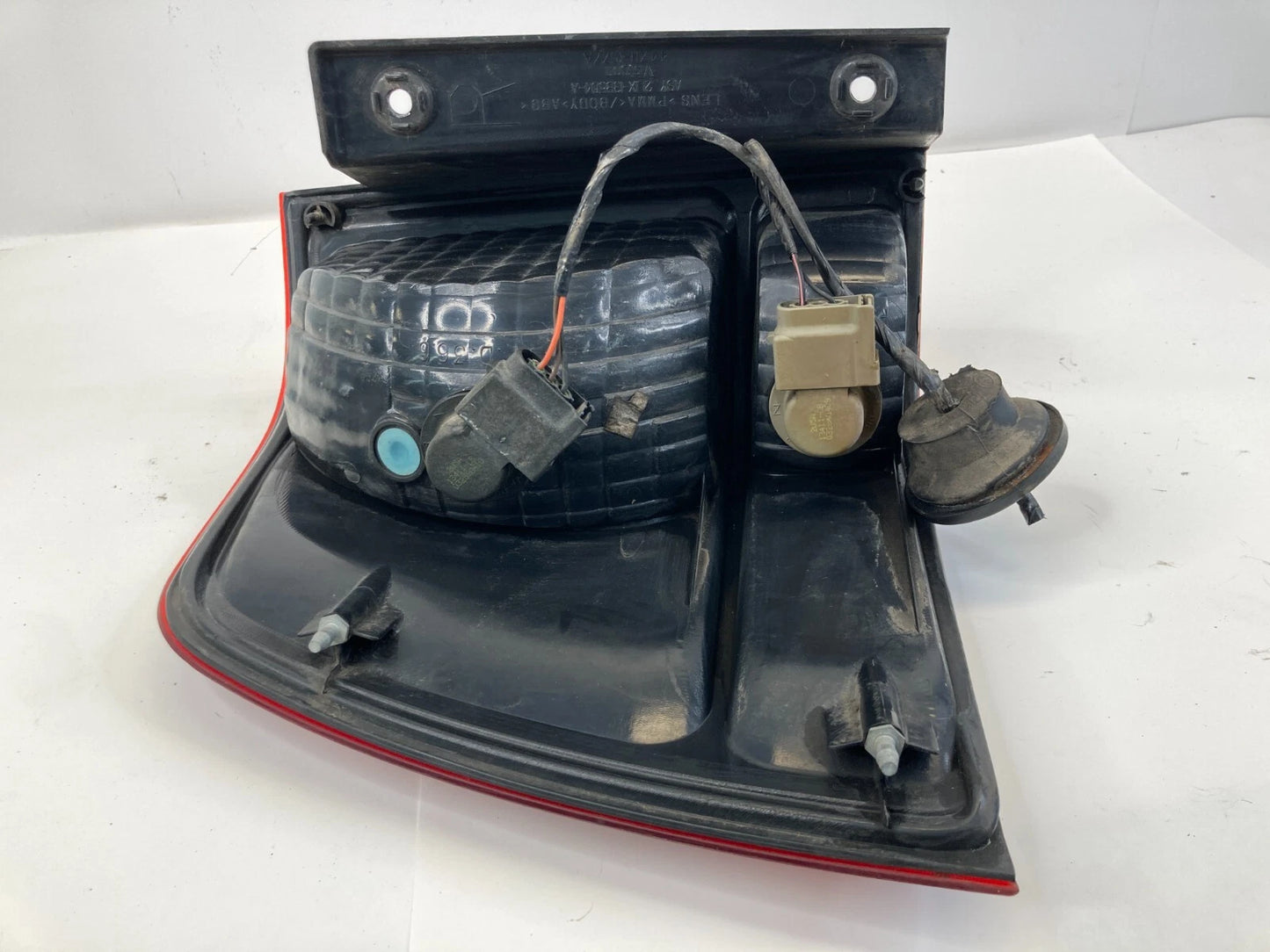 2003-2006 FORD EXPEDITION PASSENGER RIGHT TAILLIGHT LAMP UNIT 2LIX-I3B504-A OEM