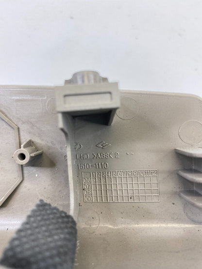 2007-2009 Hyundai Santa Fe Front Right Side Door Window Switch Cover Bezel Trim