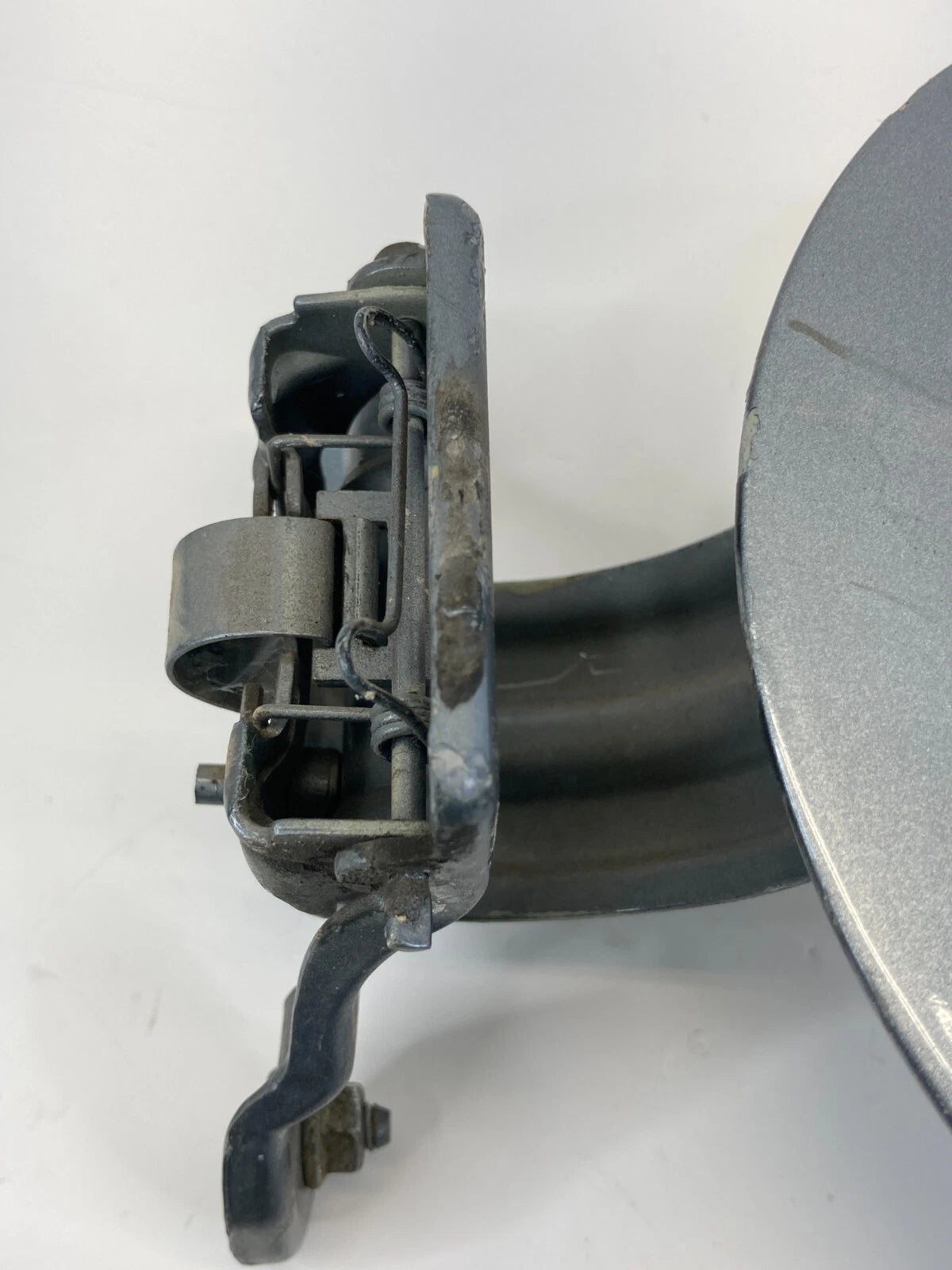 05 06 07 08 09 10 KIA SPORTAGE FUEL FILLER TANK GAS DOOR LID W/ CAP COVER OEM