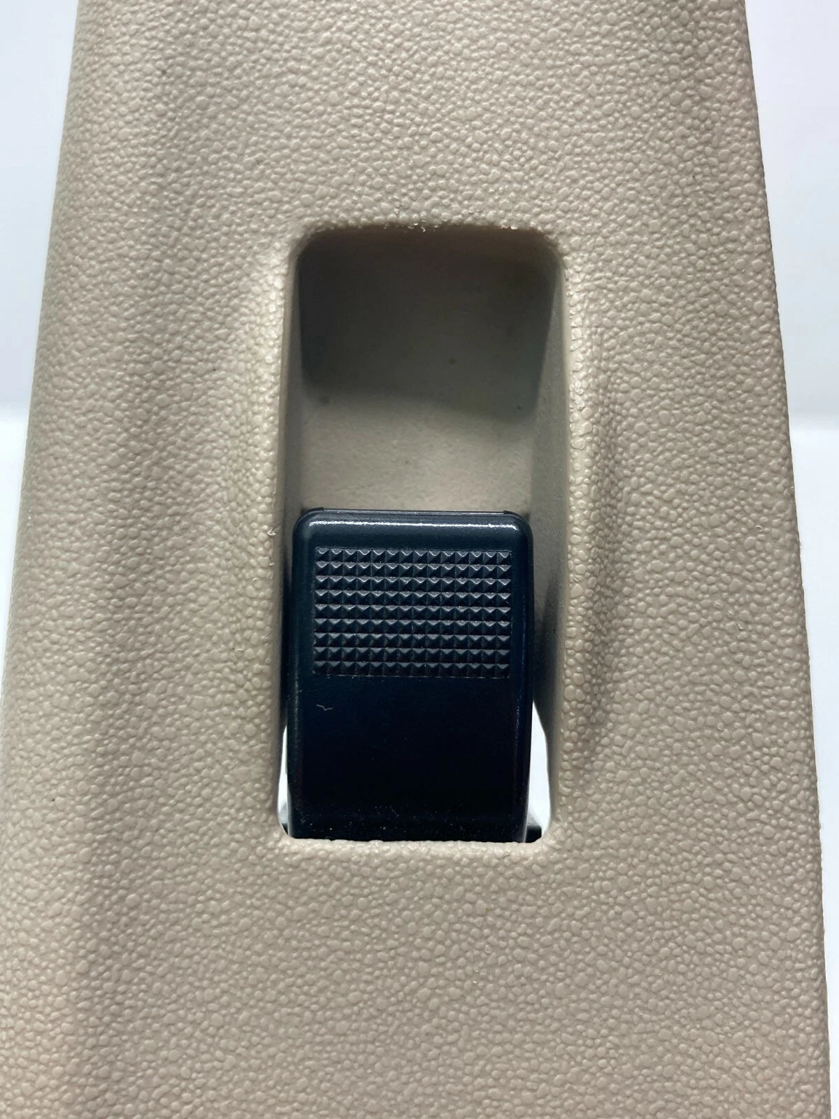 2003-2005 MAZDA 6 FRONT RIGHT PASSENGER WINDOW CONTROL BUTTON SWITCH GK2E684L1