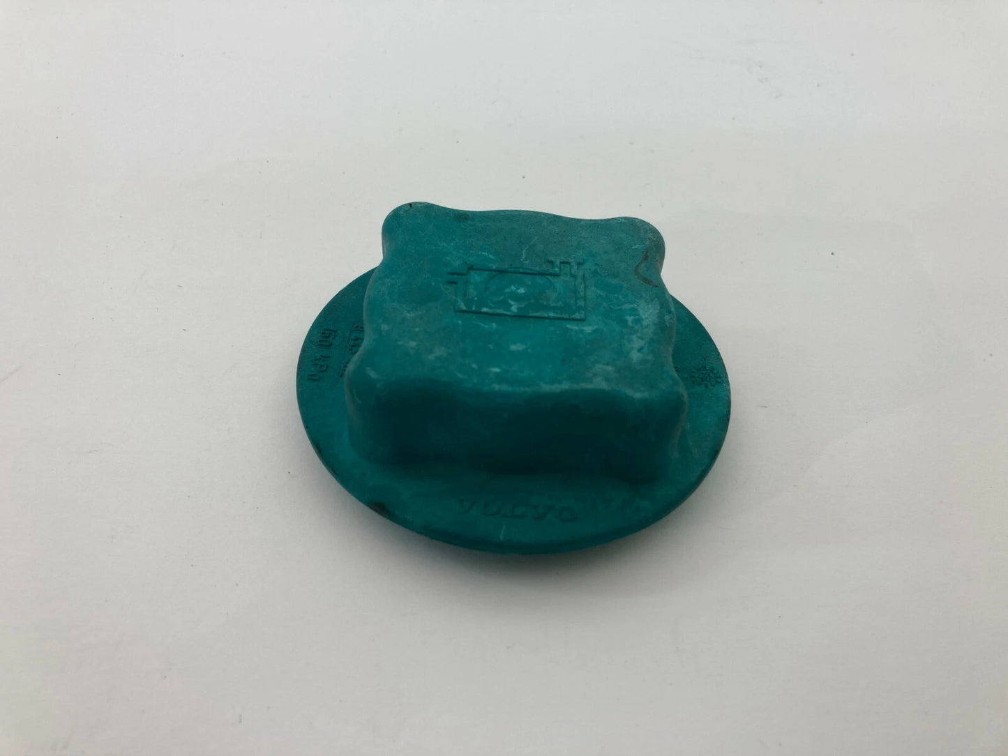 03-07 VOLVO XC70 01-09 S60 COOLANT RECOVERY TANK CAP COVER ASSEMBLY 9445462