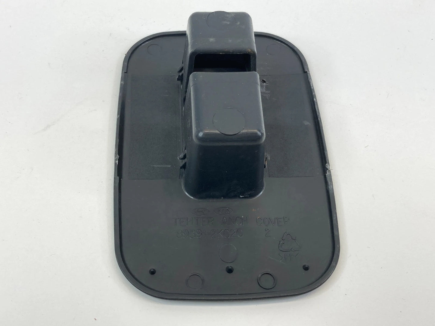 2010 2011 KIA SOUL REAR DECK CHILD ANCHOR CAP LID TRIM BEZEL 89391-2K020