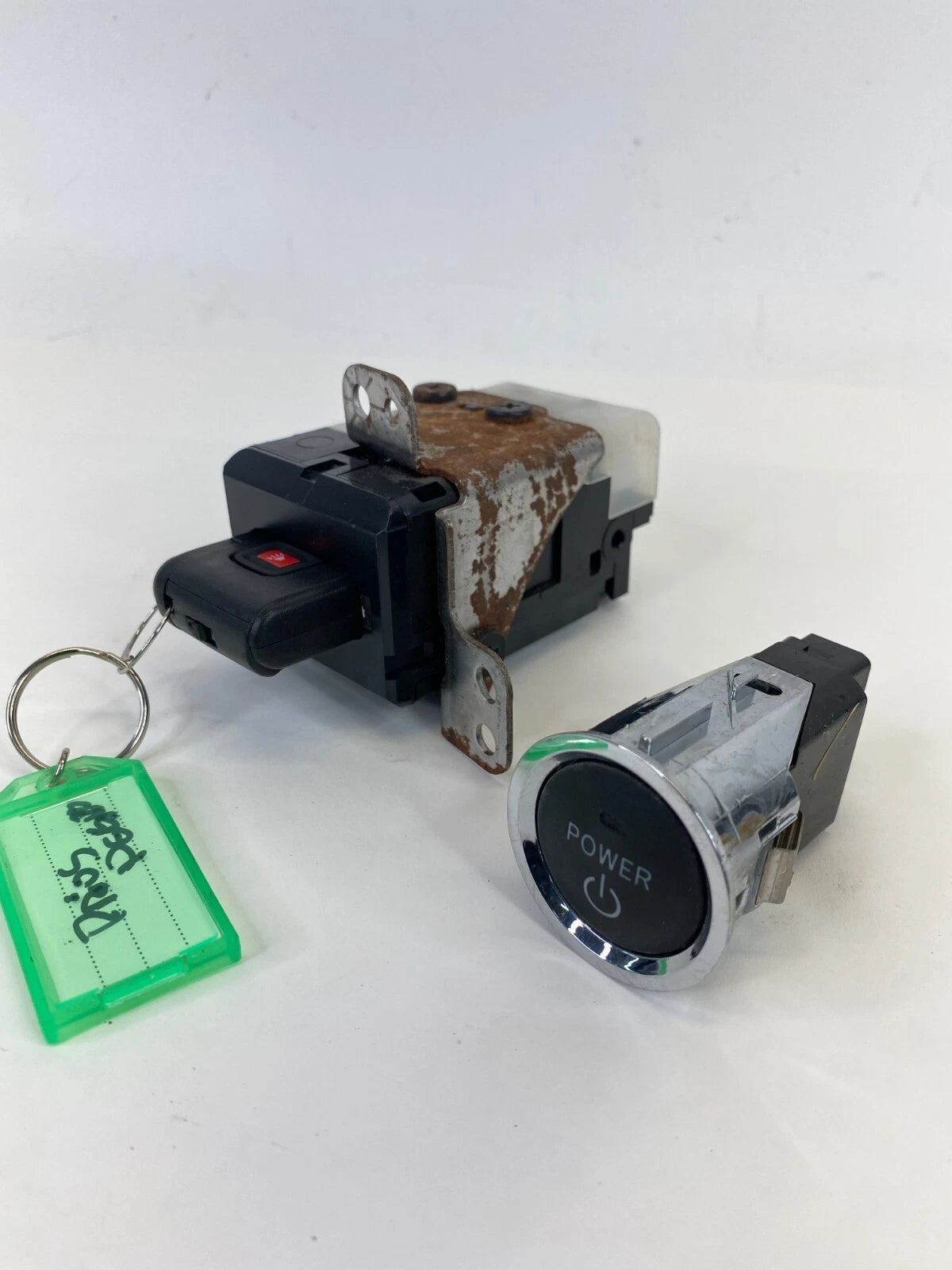2004-2009 TOYOTA PRIUS IGNITION STARTER KEY HOLDER IMMOBILIZER W/ START SWITCH