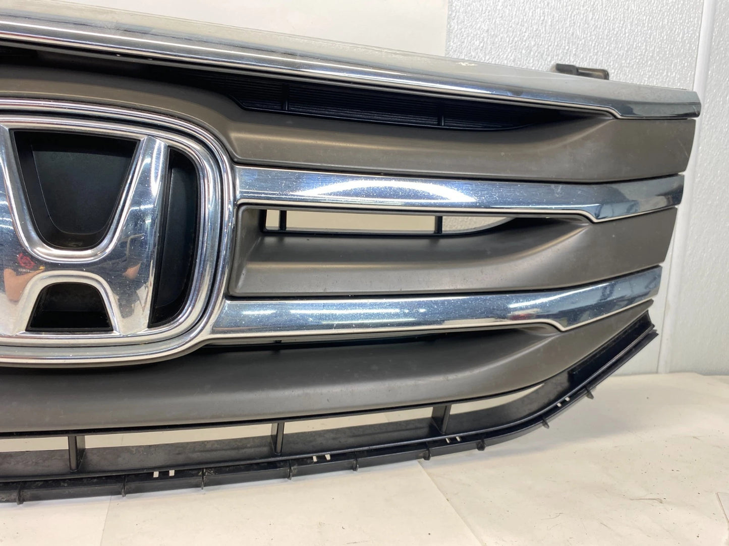 2011-2013 HONDA ODYSSEY FRONT BUMPER UPPER GRILL GRILLE ASSY 75101-TK8-A01 OEM