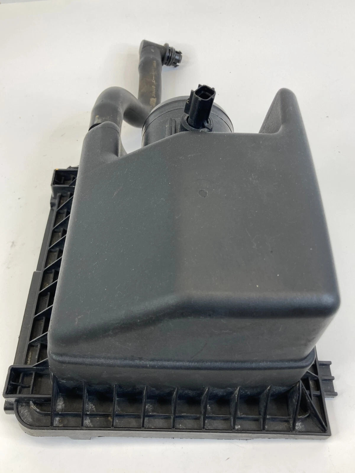 2009 2010 DODGE JOURNEY 3.5L AIR CLEANER UPPER CASE HOUSING COVER OEM FACTORY