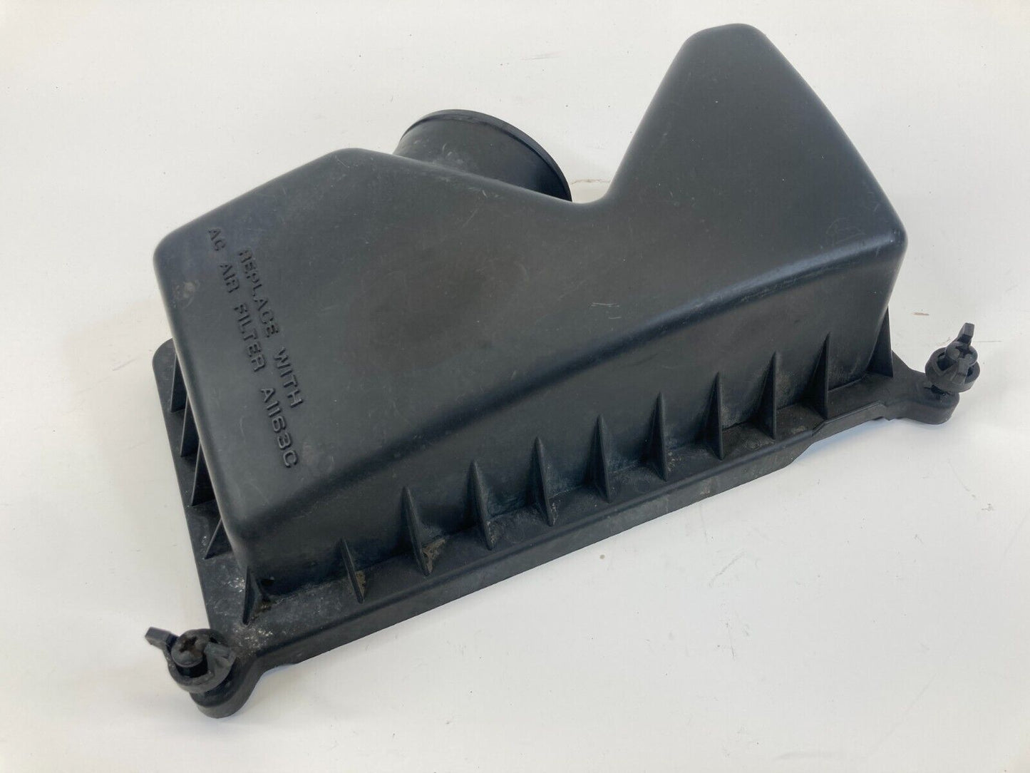 1998-2003 Chevrolet S10 Air Intake Cleaner Filter Box Cap Cover 25163825 OEM