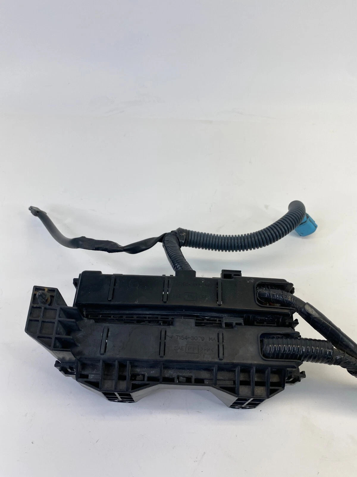 2001-2004 NISSAN PATHFINDER 3.5L ENGINE LEFT SIDE RELAY BOX FUSEBOX 7154-3079