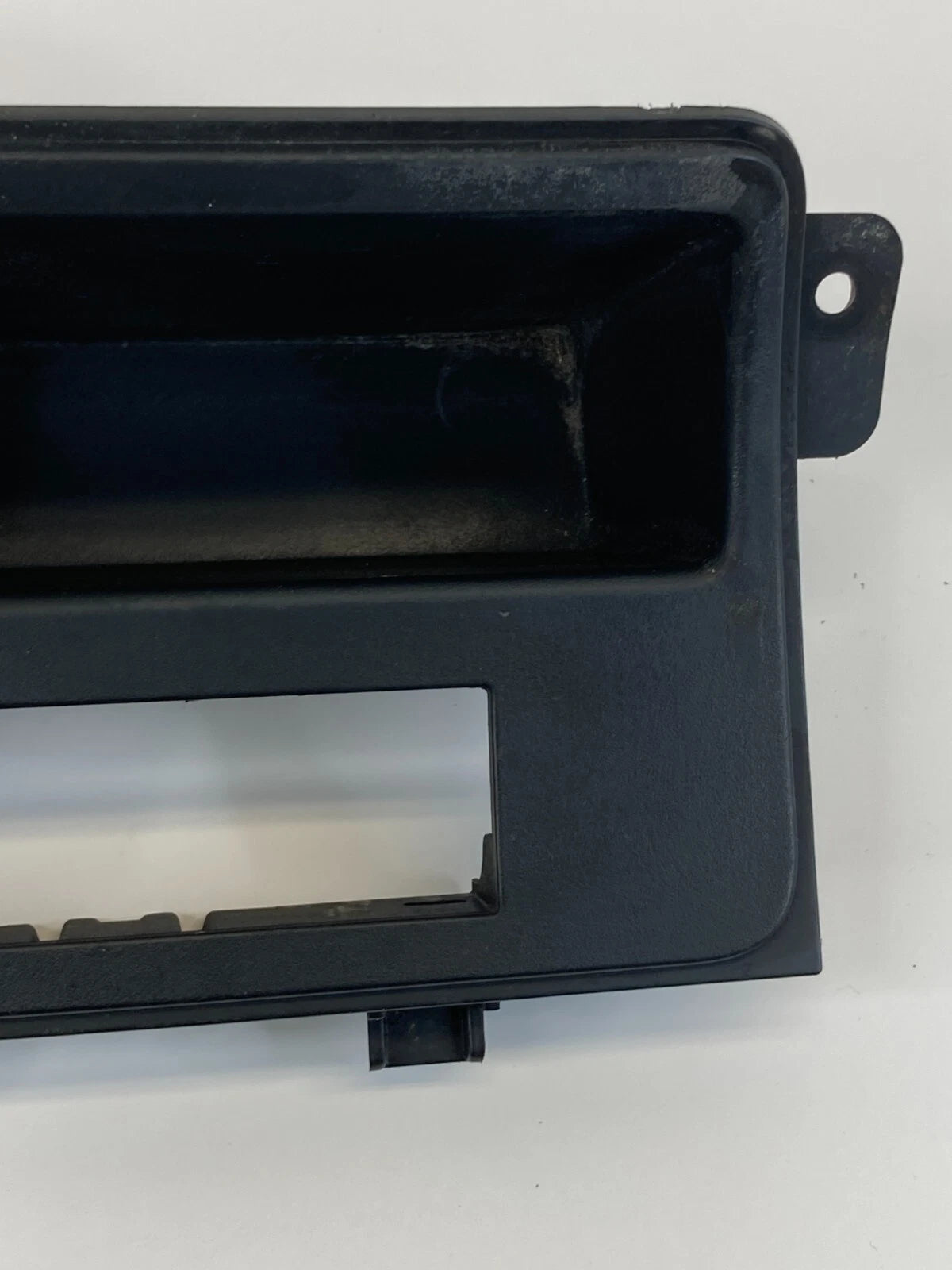 2009-2012 CHEVROLET TRAVERSE CENTER CONSOLE ASHTRAY TRACTION TRIM COVER 2525583