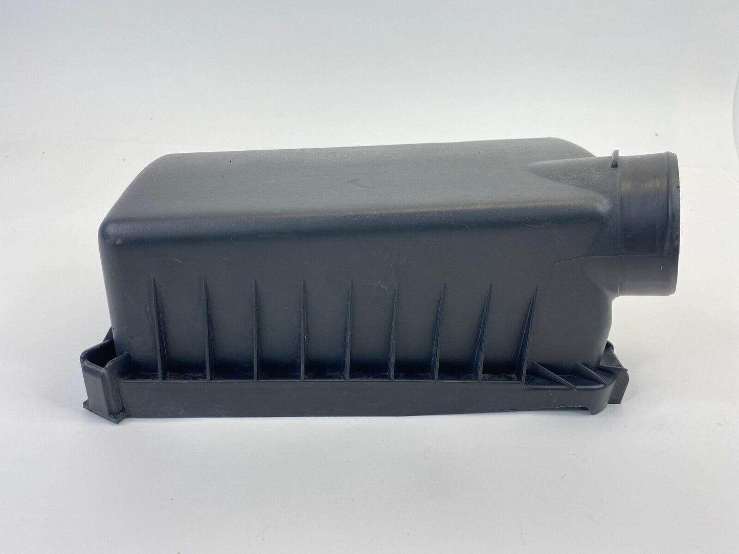 07-11 Hyundai Accent Air Cleaner Filter Box Upper Housing Cover 28111-1G000 OEM