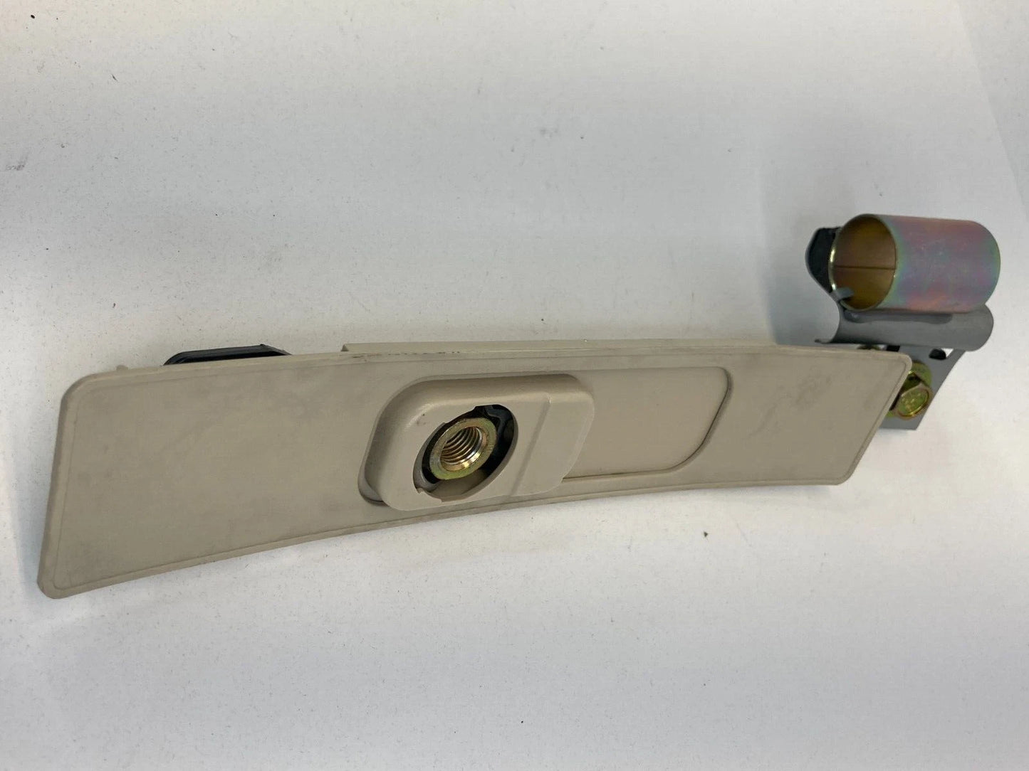 2002-2004 SUBARU OUTBACK WAGON FRONT RIGHT PASSENGER SEAT BELT ADJUSTER RH OEM
