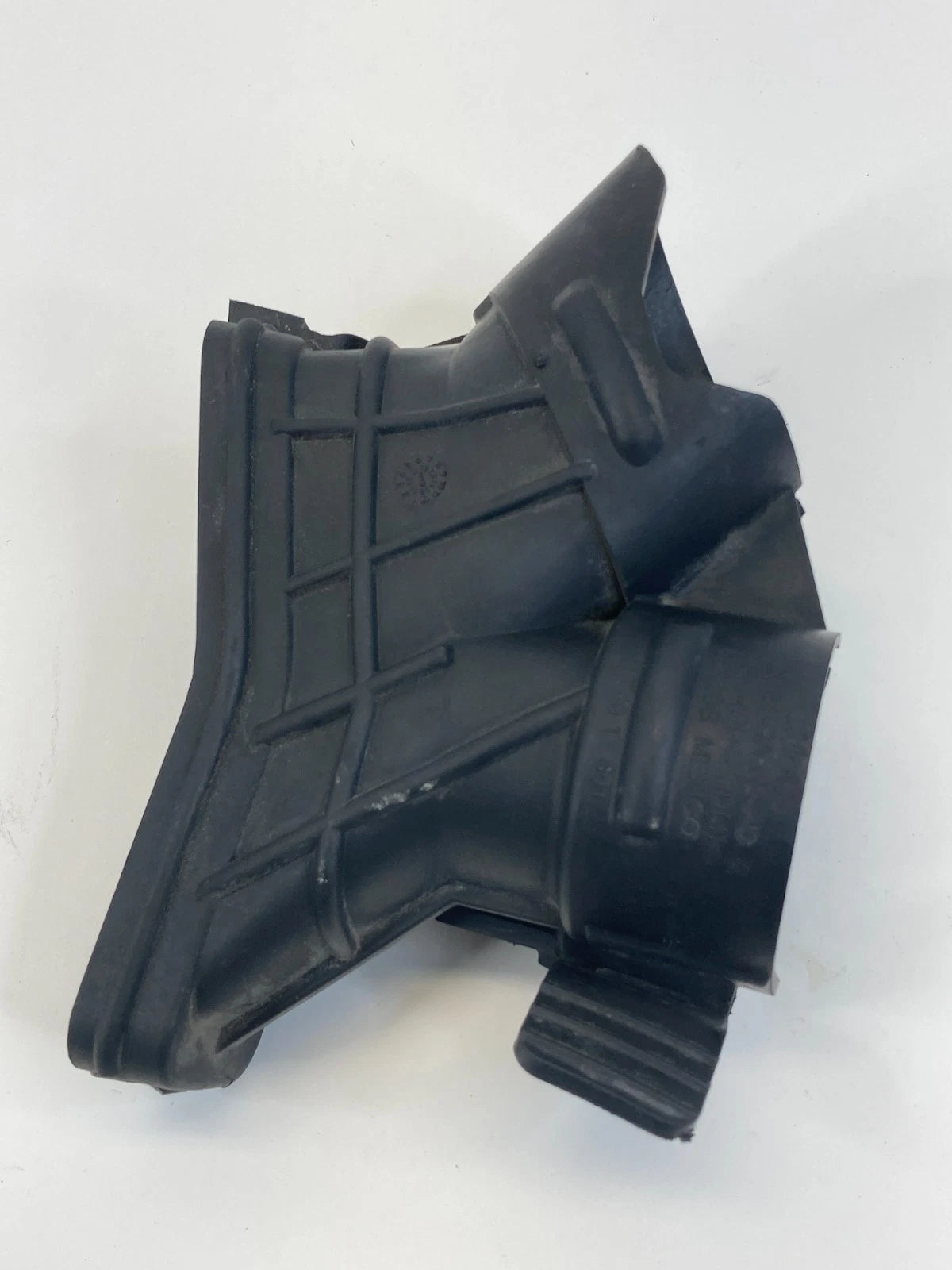 13-19 Ford Escape Air Intake Duct Housing Hose Connector Rubber CV619A675AD OEM