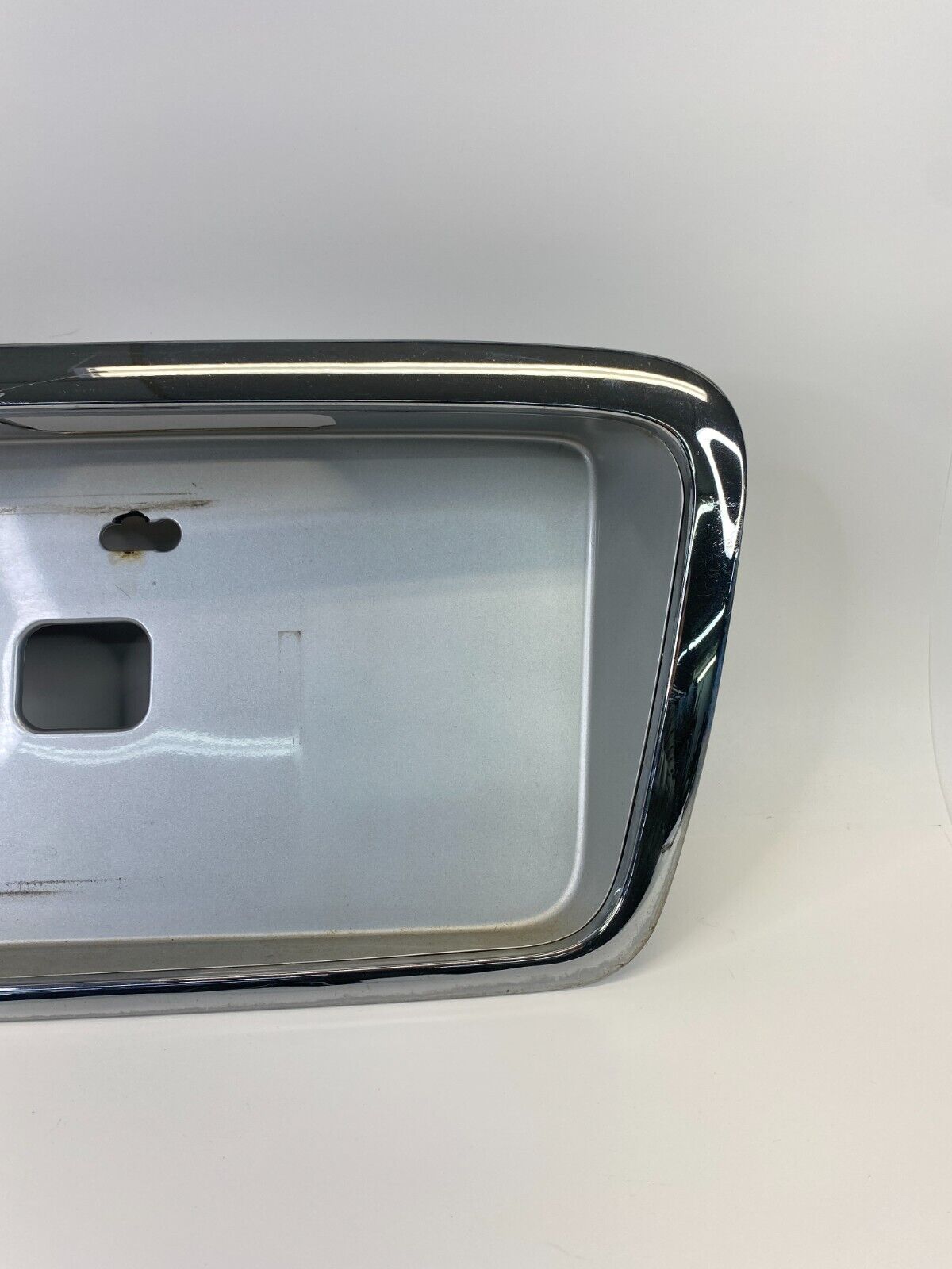 2002-2005 Hyundai Sonata Deck Lid Trunk Finish Panel Molding Garnish 87371-3D000