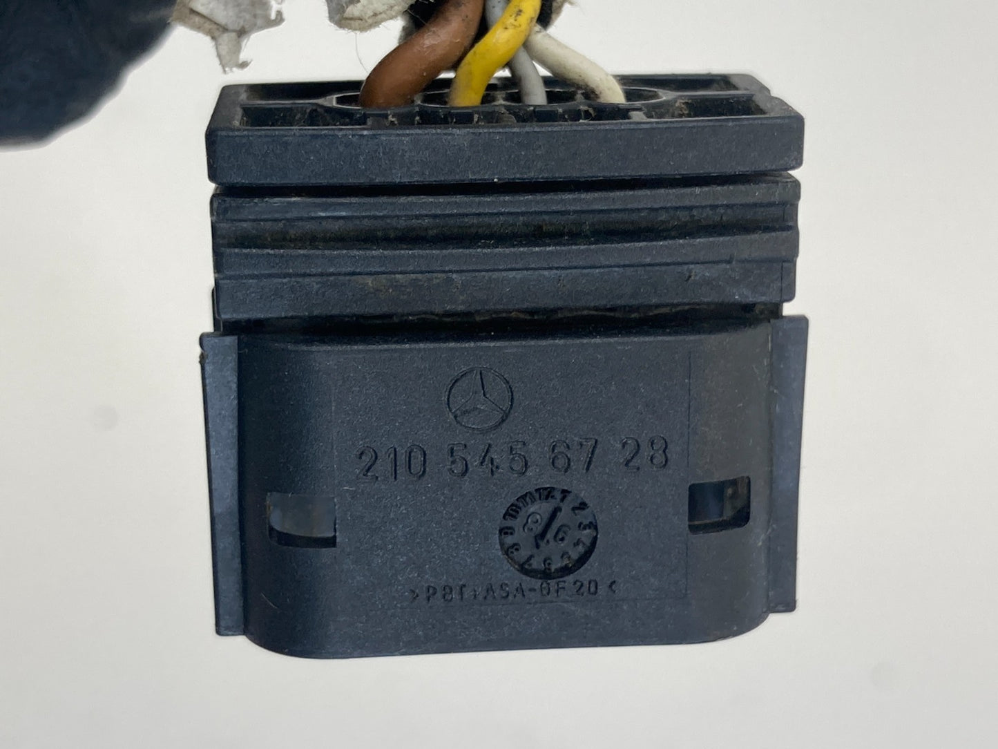 98-02 Mercedes-Benz E430 94-97 E420 Front Headlight Wire Harness Connector Plug