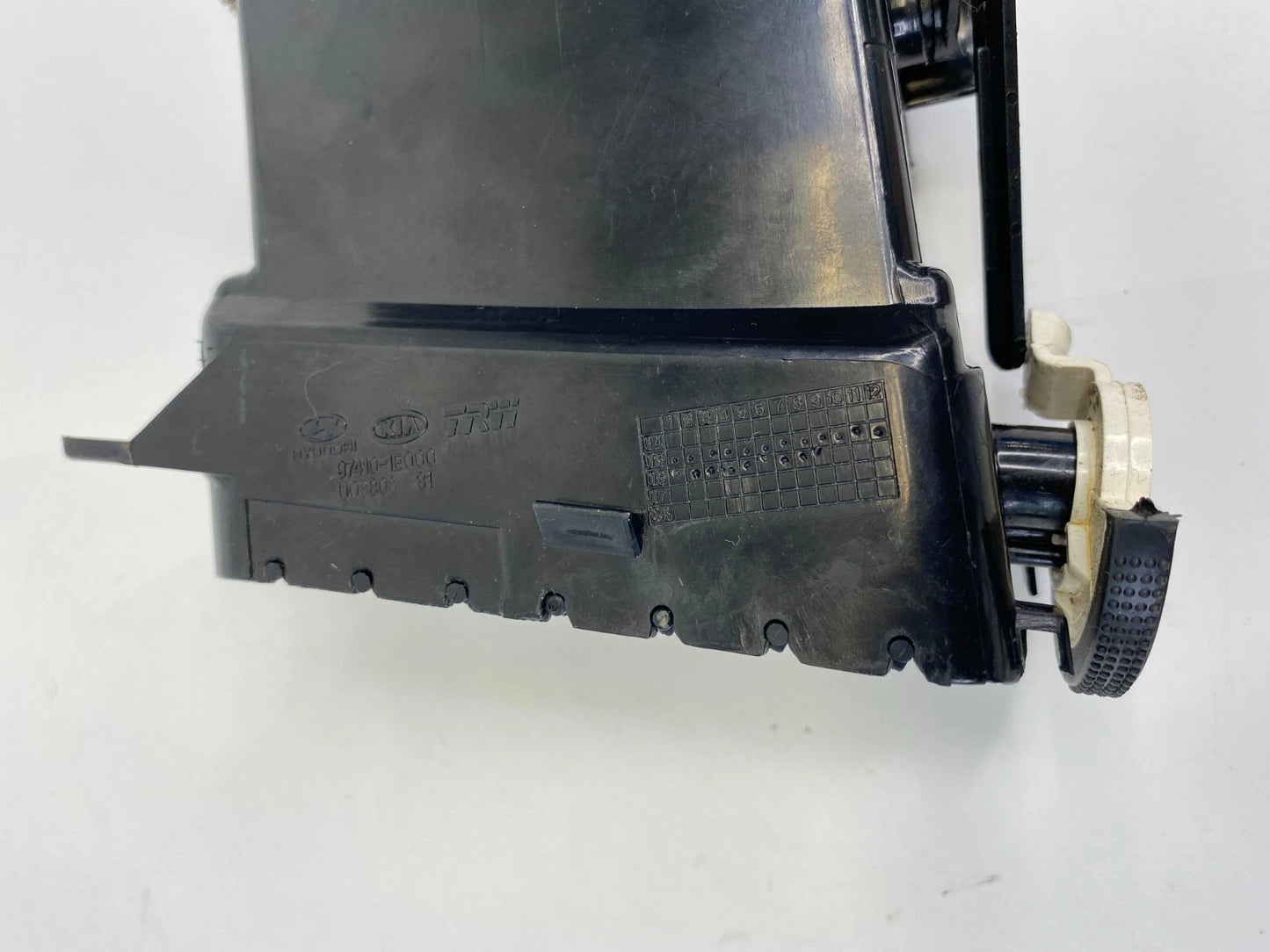 2006-2009 HYUNDAI ACCENT LEFT SIDE DASH CENTER AC AIR VENT DUCT 97410-1E000 OEM