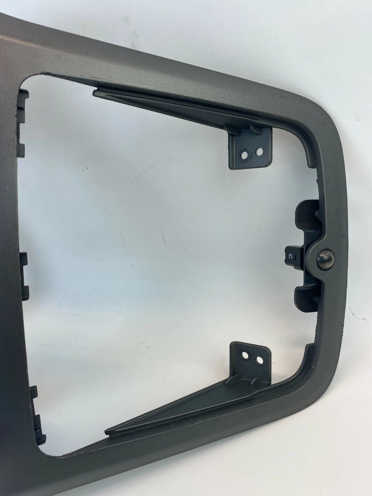 2008 2009 2010 SATURN VUE CENTER DASH RADIO BEZEL AC VENT TRIM PANEL COVER OEM