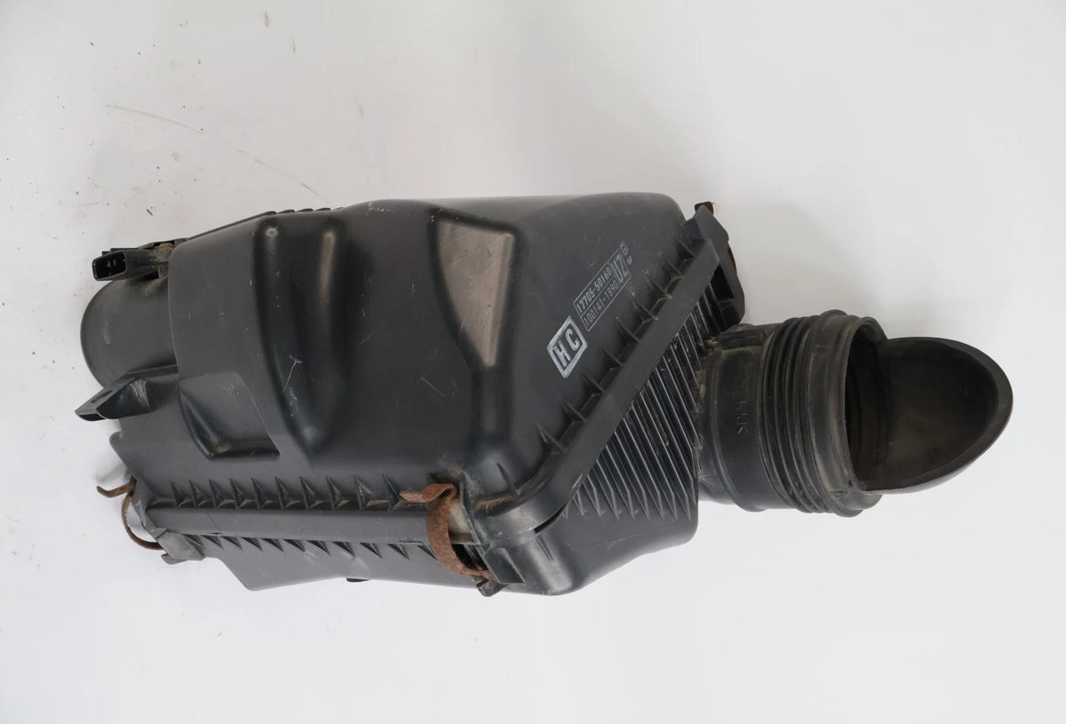 2003-2005 4RUNNER AIR FILTER BOX HOUSING UPPER AND LOWER OEM 17705-50160