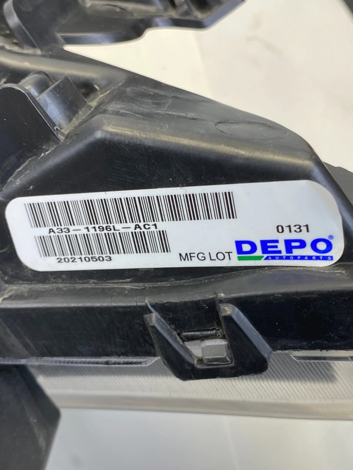 2015-2017 CHRYSLER 200 FRONT LEFT DRIVER HEADLIGHT HEADLAMP HALOGEN