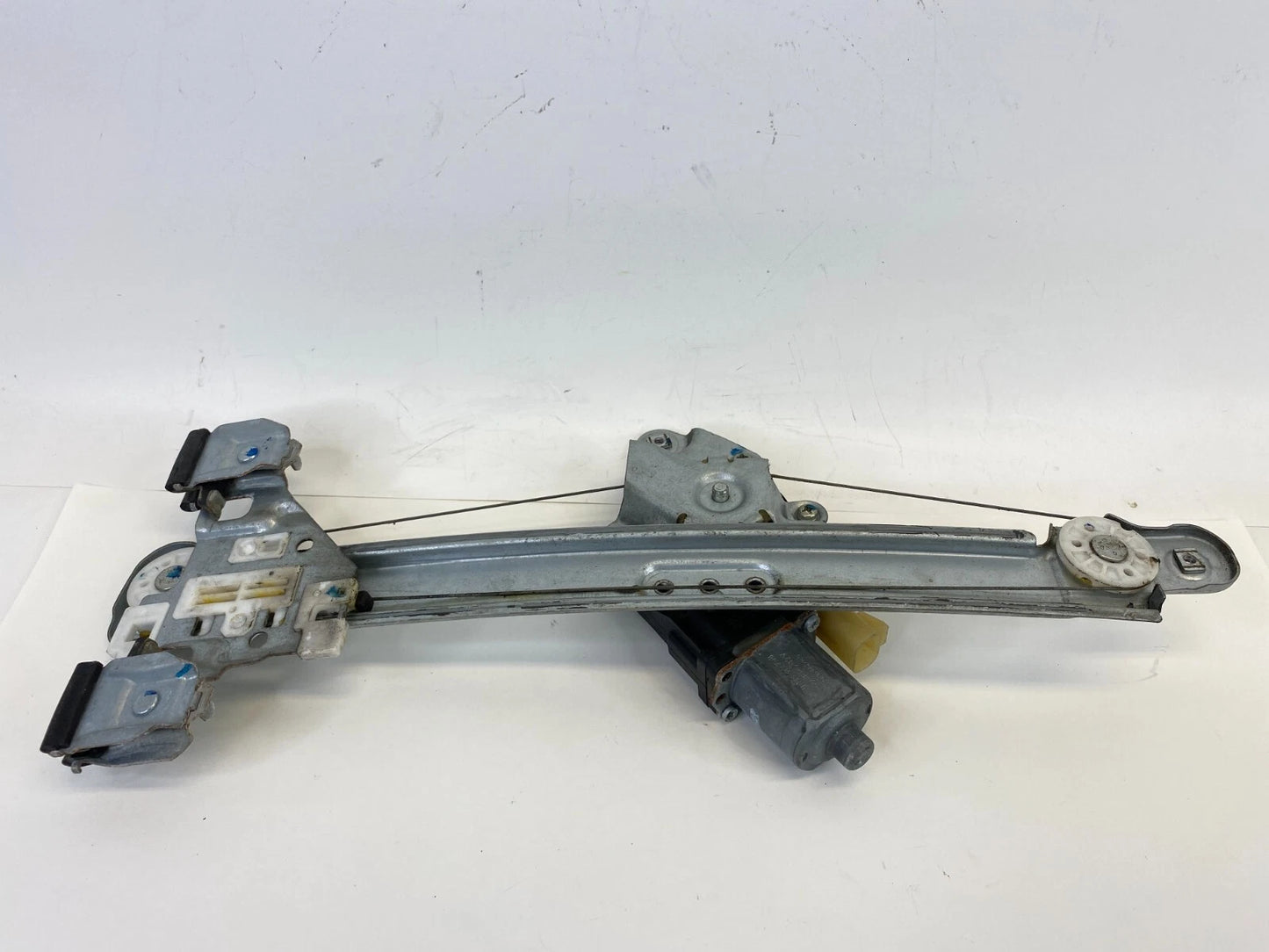 2010-2012 CADILLAC SRX REAR RIGHT SIDE WINDOW REGULATOR W/ MOTOR 0130822708 OEM