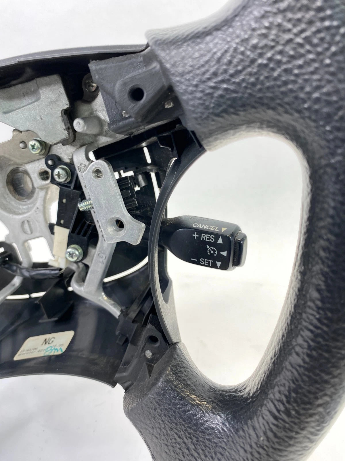 03-06 TOYOTA TUNDRA 05 06 SEQUOIA STEERING WHEEL W/ CRUISE CONTROL SWITCH OEM