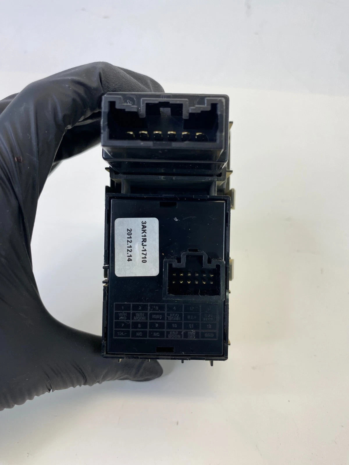 2012-2017 HYUNDAI ACCENT DIMMER ACTIVE ECO TRACTION CONTROL SWITCH 3AK1RJ1710