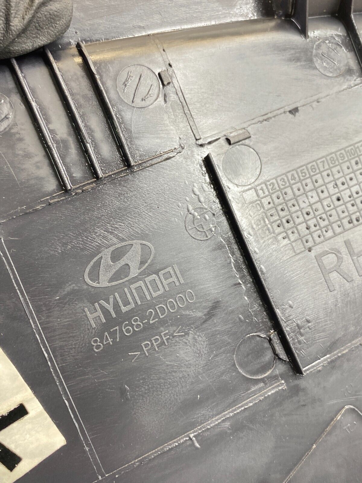 2004-2006 Hyundai Elantra Right Passenger Side Dash End Cap Trim 84768-2D000 OEM