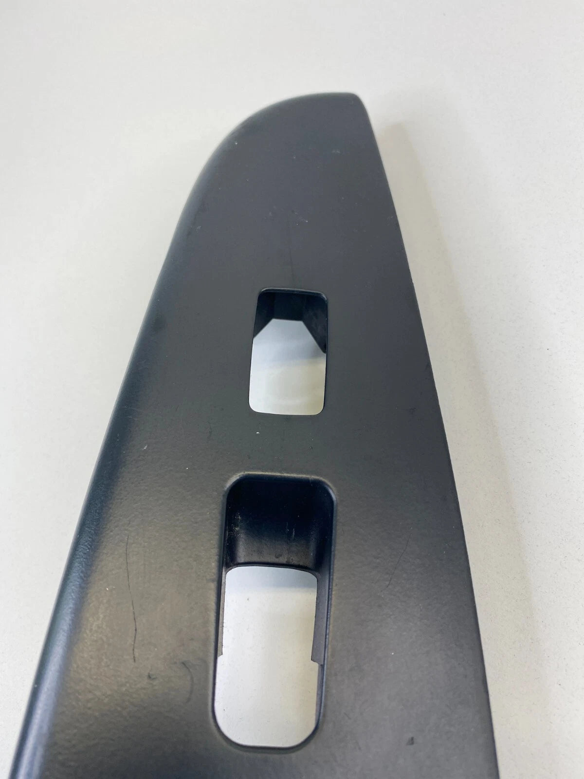 07-10 HYUNDAI ELANTRA FRONT RIGHT DOOR WINDOW SWITCH BEZEL COVER TRIM 935752H200