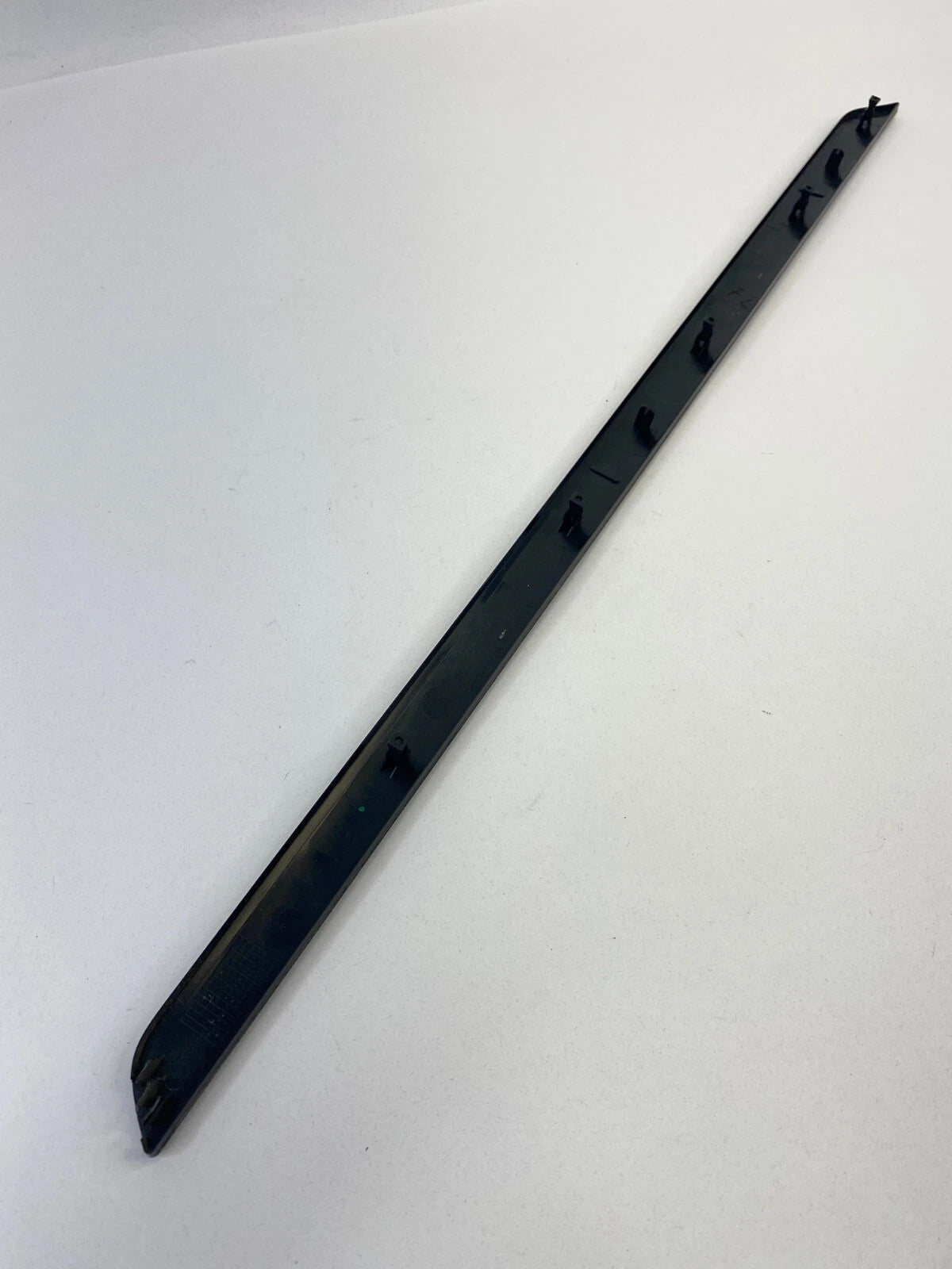2005-2009 VOLKSWAGEN JETTA FRONT LEFT DRIVER DOOR TRIM MOLDING 1K4-867-439 OEM