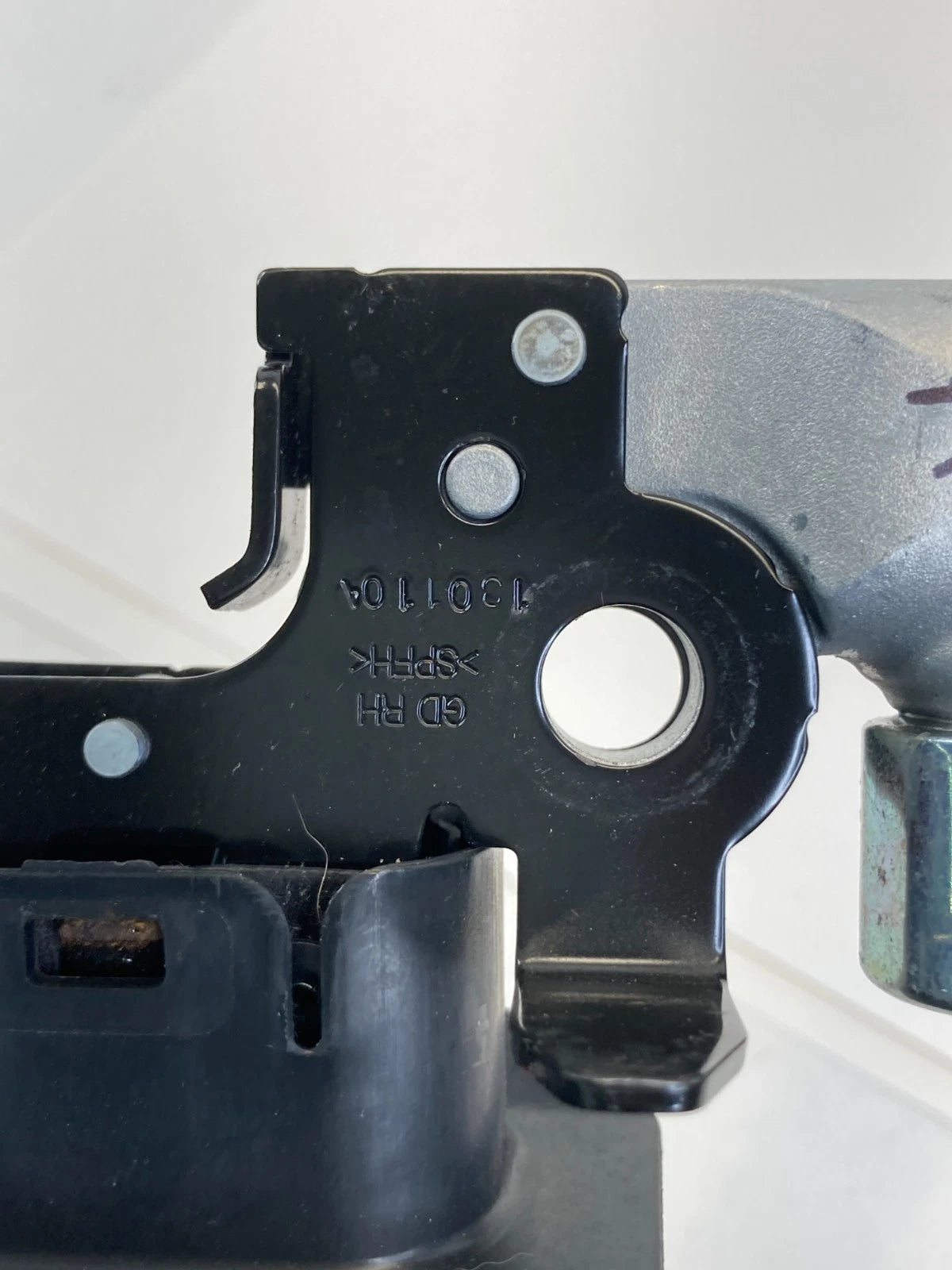 2013-2017 Hyundai Elantra GT Front Right Seat Belt Buckle Tensioner 88841-A5000