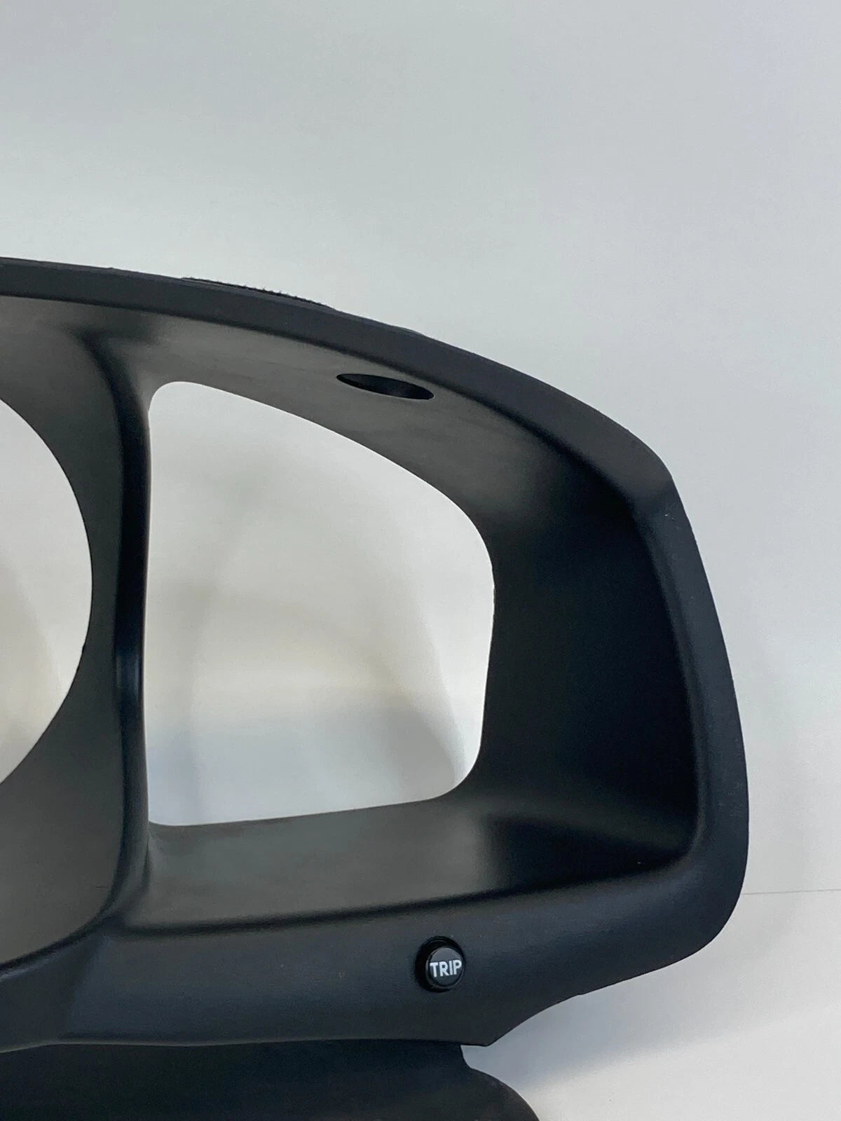 2005-2010 KIA SPORTAGE INSTRUMENT PANEL SPEEDOMETER CLUSTER BEZEL TRIM KM84801A