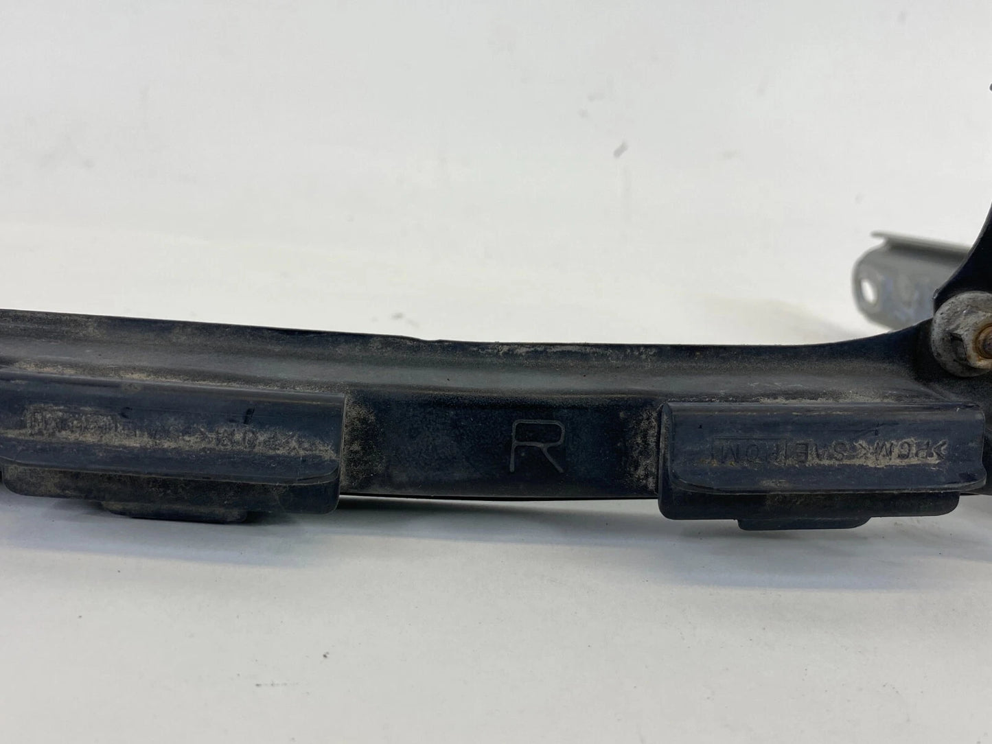1999-2003 LEXUS RX300 FRONT RIGHT PASSENGER HEADLIGHT MOUNT SUPPORT BRACKET OEM